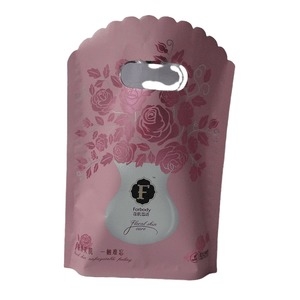 Eco-Friendly Customizable Fashion Gift Bags for Trendy Shoppers